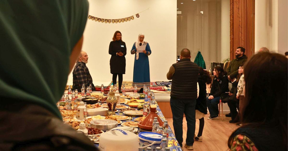 Iftar comunitário organizado pela AFAQ. Foto MEERU