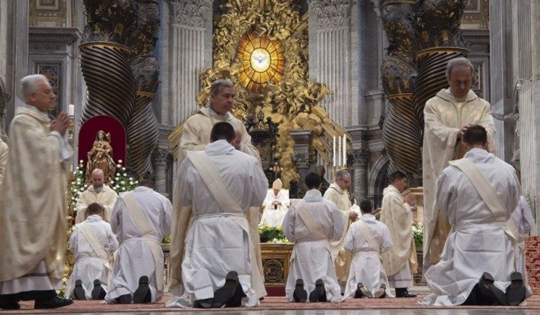 Novas estatísticas da Igreja revelam aumento de católicos, mas diminuição de agentes pastorais