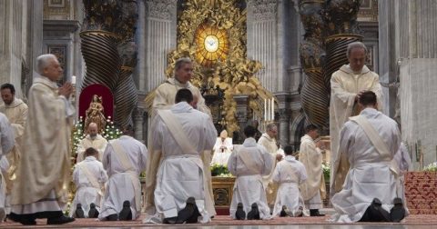 Novas estatísticas da Igreja revelam aumento de católicos, mas diminuição de agentes pastorais Ordenação de padres na Basílica de São Pedro, Vaticano. Foto Vatican Media