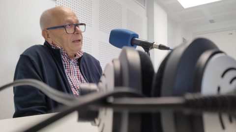 O padre José Planas, mais conhecido por Pepe, numa entrevista a um podcast da Diocese de Málaga. Foto retirada do site oficial da diocese.