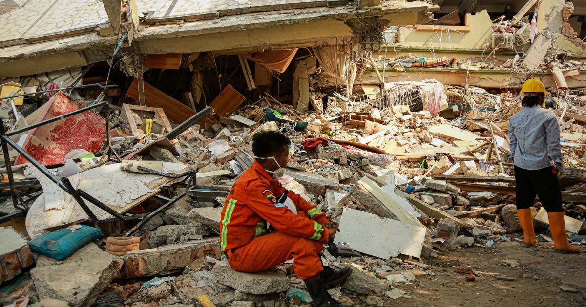 A destruição após o sismo em Myanmar. Foto @hwi_is_mine