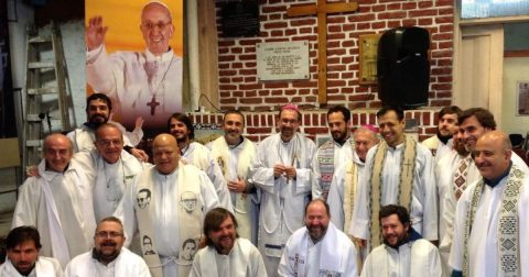 Na Argentina, padres das favelas fazem "pacto de amor por Francisco" Alguns dos curas villeros que trabalham nos bairros mais pobres de Buenos Aires. Foto Curas Villeros
