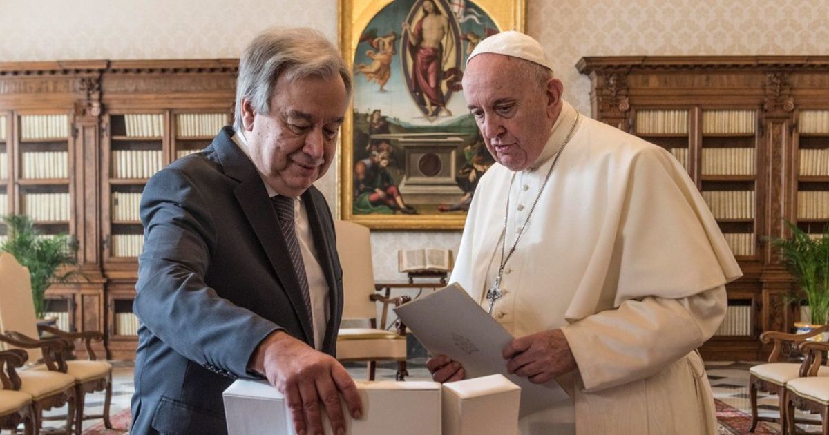 António Guterres e o Papa, durante o seu encontro no Vaticano, em dezembro de 2019. Foto ONURein Skullerud António Guterres e o Papa, durante o seu encontro no Vaticano, em dezembro de 2019. Foto ONURein Skullerud
