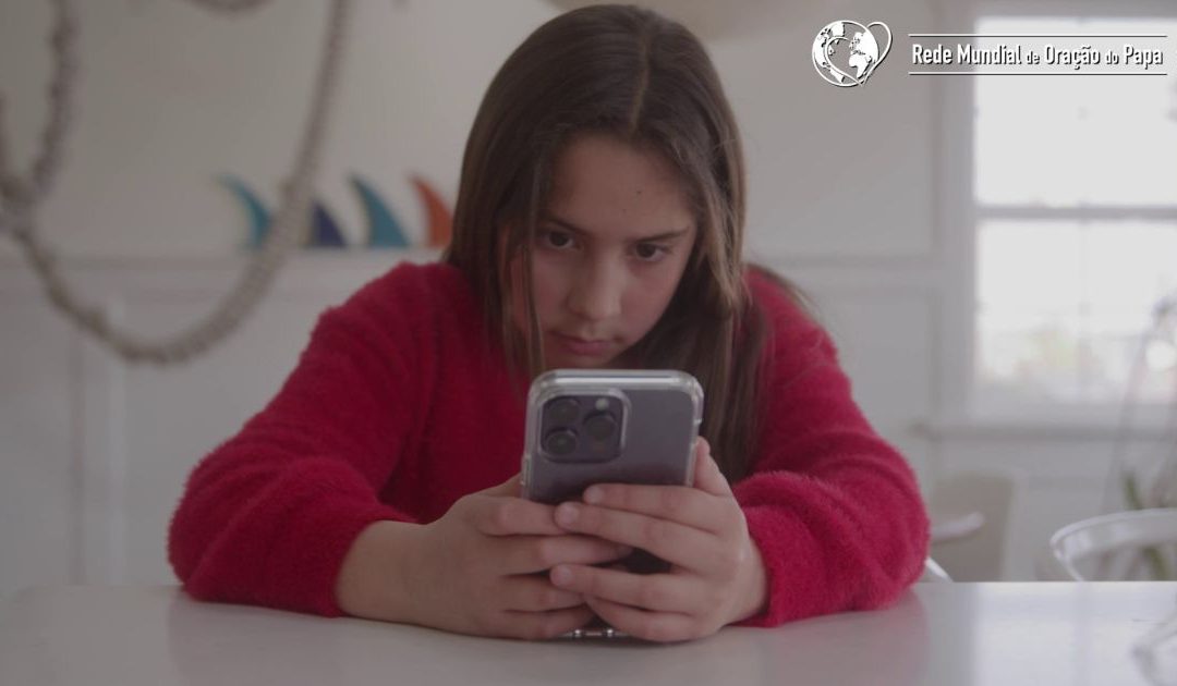 Menos ecrãs e mais “olhos nos olhos”, pede o Papa