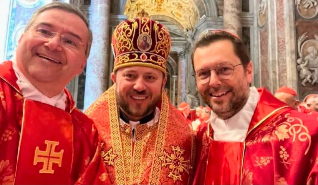 Católicos convidados a rezar pelos cardeais… e a adotar um deles