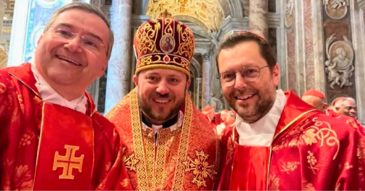 Os três cardeais mais jovens que estarão no conclave Américo Aguiar, Mykola Bychok e Giorgio Marengo. Foto FB Américo Os três cardeais mais jovens que estarão no conclave: Américo Aguiar, Mykola Bychok e Giorgio Marengo. Foto FB Américo