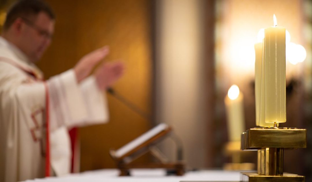 Papa aprova decreto para evitar “comércio” com intenções de missas
