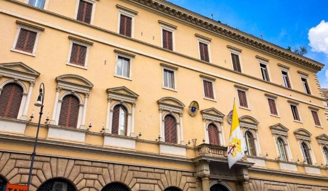 Papa reforma Academia que forma os núncios, colocando-a em registo sinodal