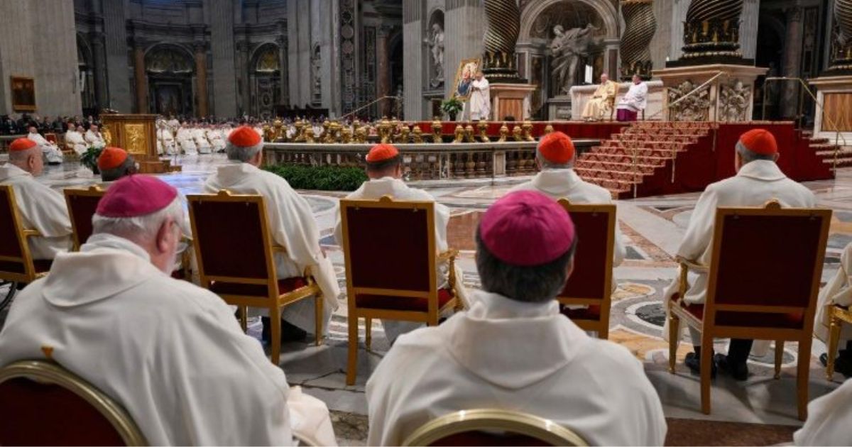 Uma missa presidida pelo cardeal Pietro Parolin assinalou o 20º aniversário da morte de João Paulo II. Foto Vatican Media