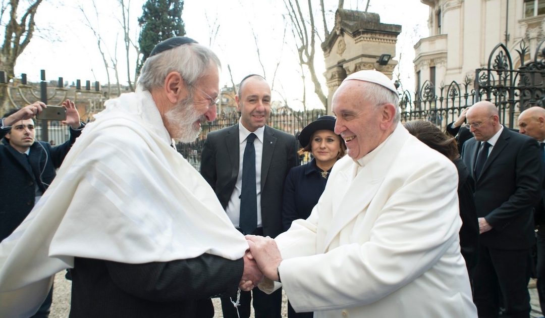Papa saúda rabi e comunidade judaica de Roma pela Páscoa