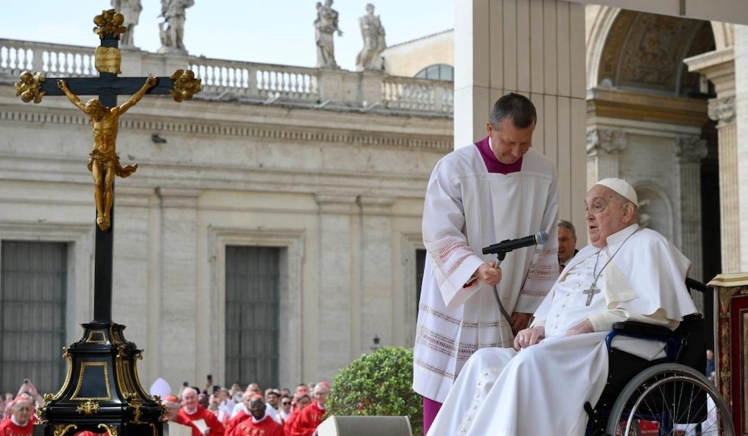 “Boa Semana Santa”: Papa saudou multidão na Praça de São Pedro