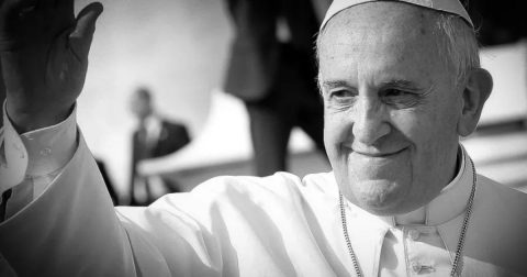 Documentário, missa e espetáculo com o DJ padre Guilherme evocam Papa Francisco setemargens-mortePapaFrancisco-1200-630