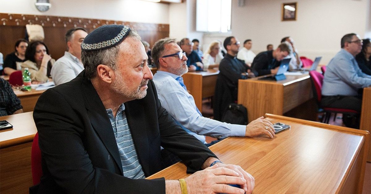 Judeus e católicos participam em curos intensivo sobre os Dez Mandamentos, na Universidade Pontifícia da Santa Cruz, em Roma. Foto Vatican Media Judeus e católicos participam em curos intensivo sobre os Dez Mandamentos, na Universidade Pontifícia da Santa Cruz, em Roma. Foto Vatican Media