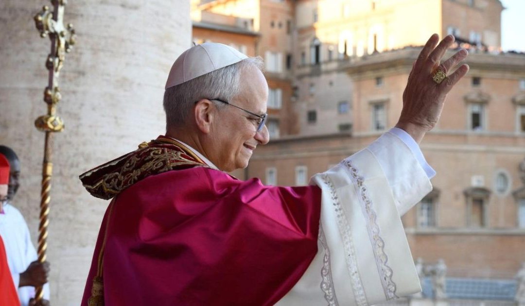 “A paz de Cristo desarmada e desarmante vem do Deus que nos ama a todos de modo incondicional”