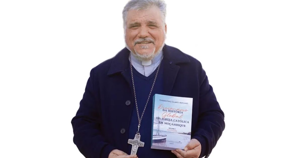 *Livro bispo de Tete Novo livro do bispo de Tete, Diamantino Antunes, dá a conhecer as obras da Igreja Católica em Moçambique que “prestam um serviço de qualidade à população”. Foto: Direitos reservados.