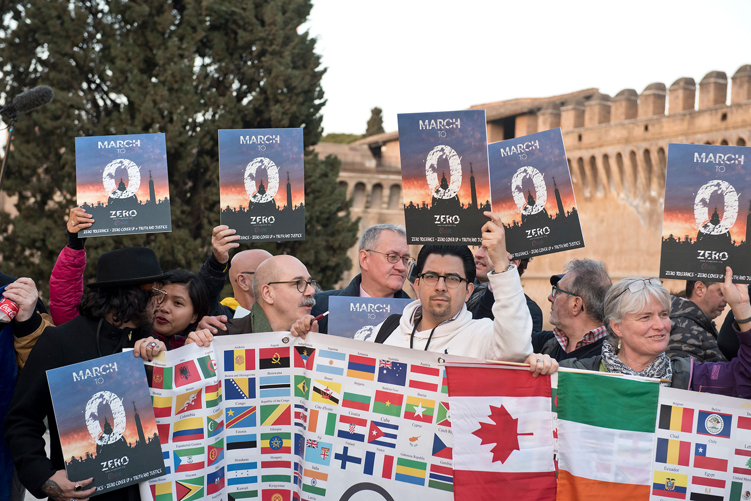 Manifestantes contra os abusos na Igreja, durante a cimeira que decorreu no Vaticano em fevereiro de 2019. Foto Ricardo Perna Família Cristã