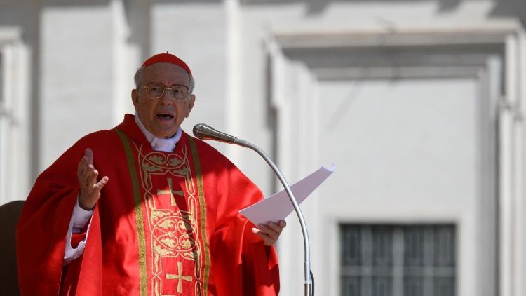 O decano do Colégio Cardinalício, cardeal Giovanni Battista Re, na homilia do funeral do Papa Francisco. Foto Vatican Media
