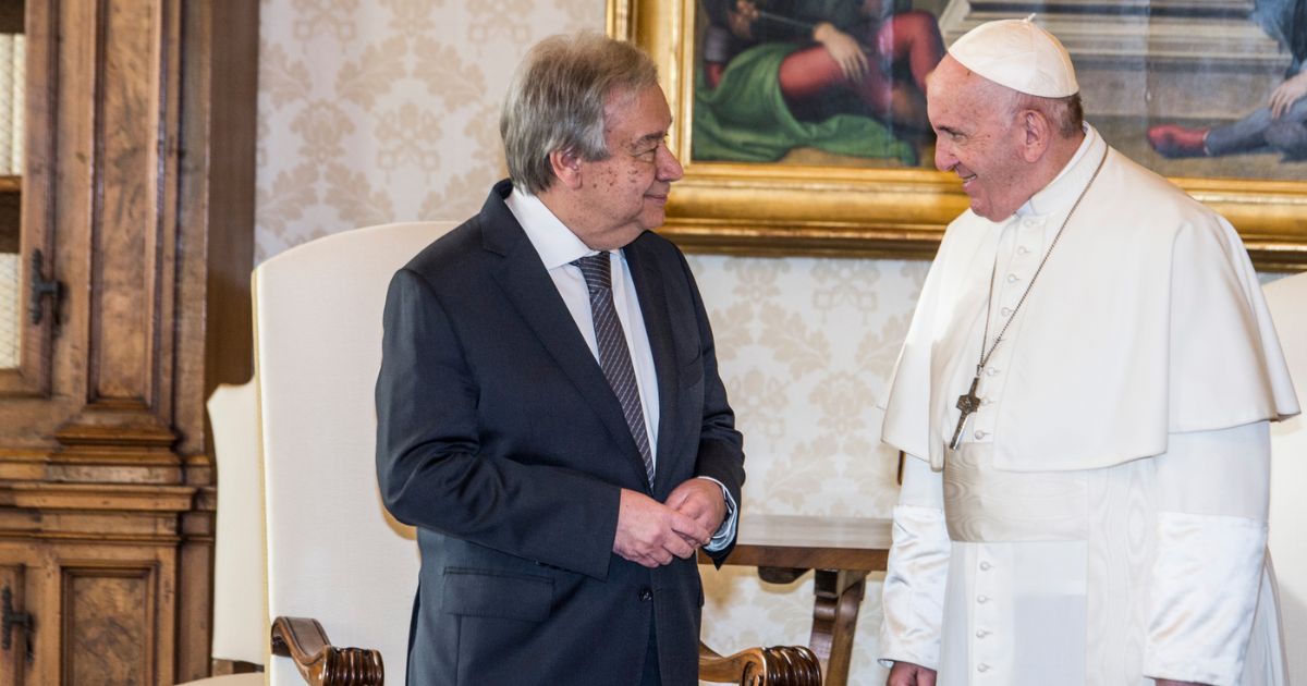 Papa Francisco e António Guterres, durante um encontro no Vaticano, em dezembro de 2019. Foto © ONU
