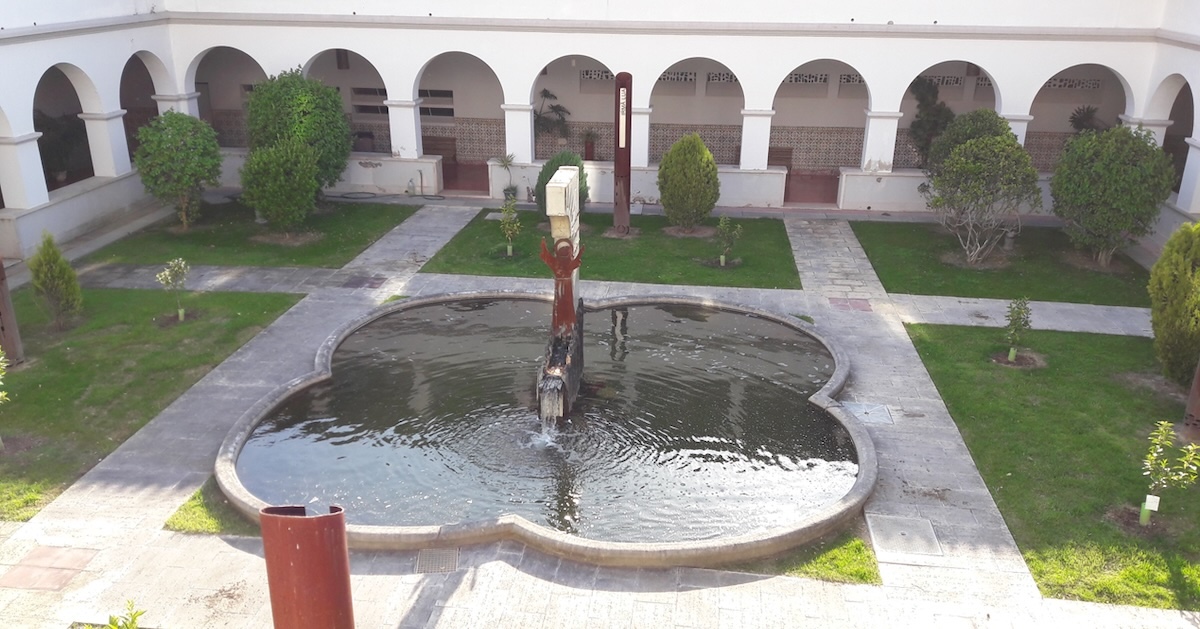 Claustro do Seminário Franciscano da Luz (Lisboa), cuja comunidade criou o Jardim Laudato Si’. Foto © Isidro Lamelas. 