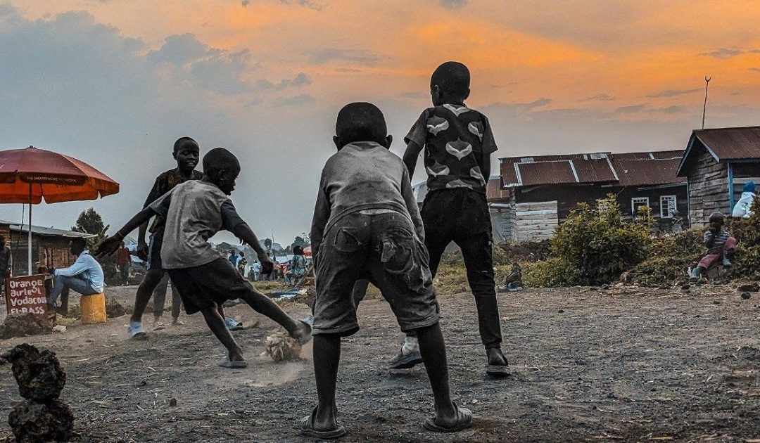 A felicidade de jogar com uma bola de trapos nas ruas do Congo premiada no Jubileu do Desporto