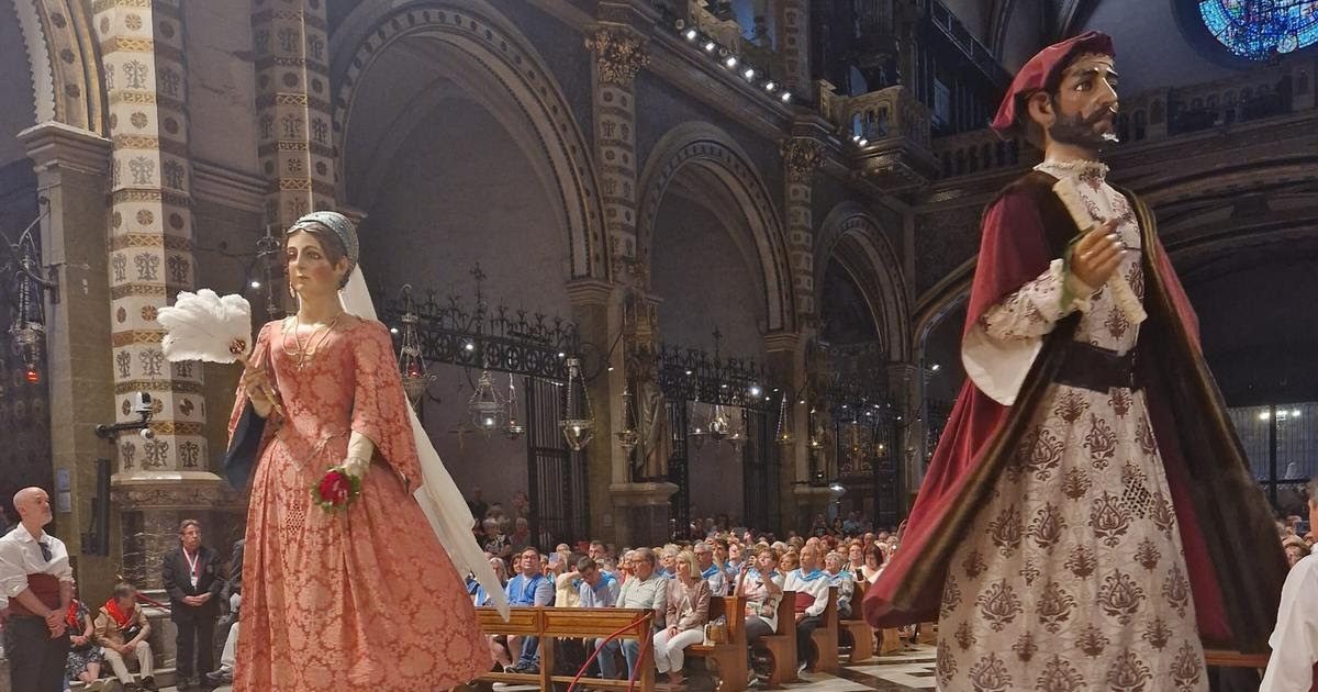 Gegants de Viserta Os “Gegants de Viserta” participaram pela primeira vez no ofertório de uma missa. Foto: Direitos reservados