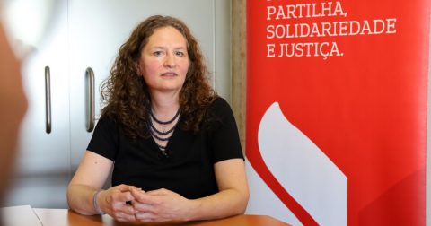 Presidente da Cáritas Ucrânia: "Estamos à espera que o Papa venha a Kyiv" Tetiana Stawnychy, presidente da Cáritas Ucrânia, em entrevista na sede da Cáritas Portuguesa. Foto Agência EcclesiaOC