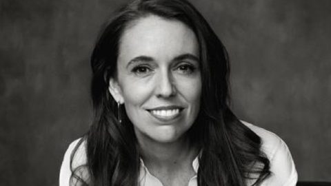 “Como imagina um político?” Jacinda Ardern
