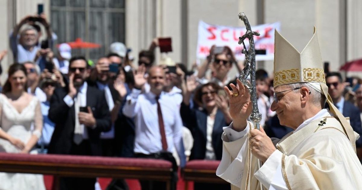 Vatican Media2 O Papa evocou famílias que sofrem por causa da guerra, falando no final da Missa a que presidiu na Praça de São Pedro. Foto © Vatican Media