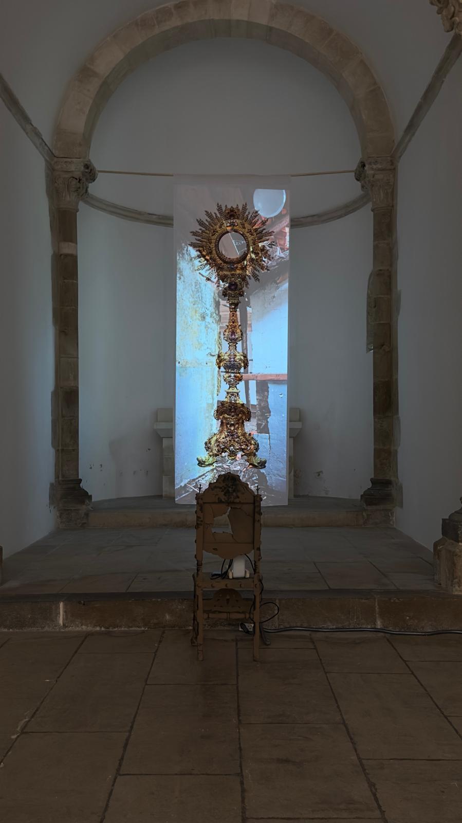 Alguns dos registos feitos por Miguel Cardoso no antigo seminário de Leiria estão expostos na Igreja de São Pedro. Foto DR