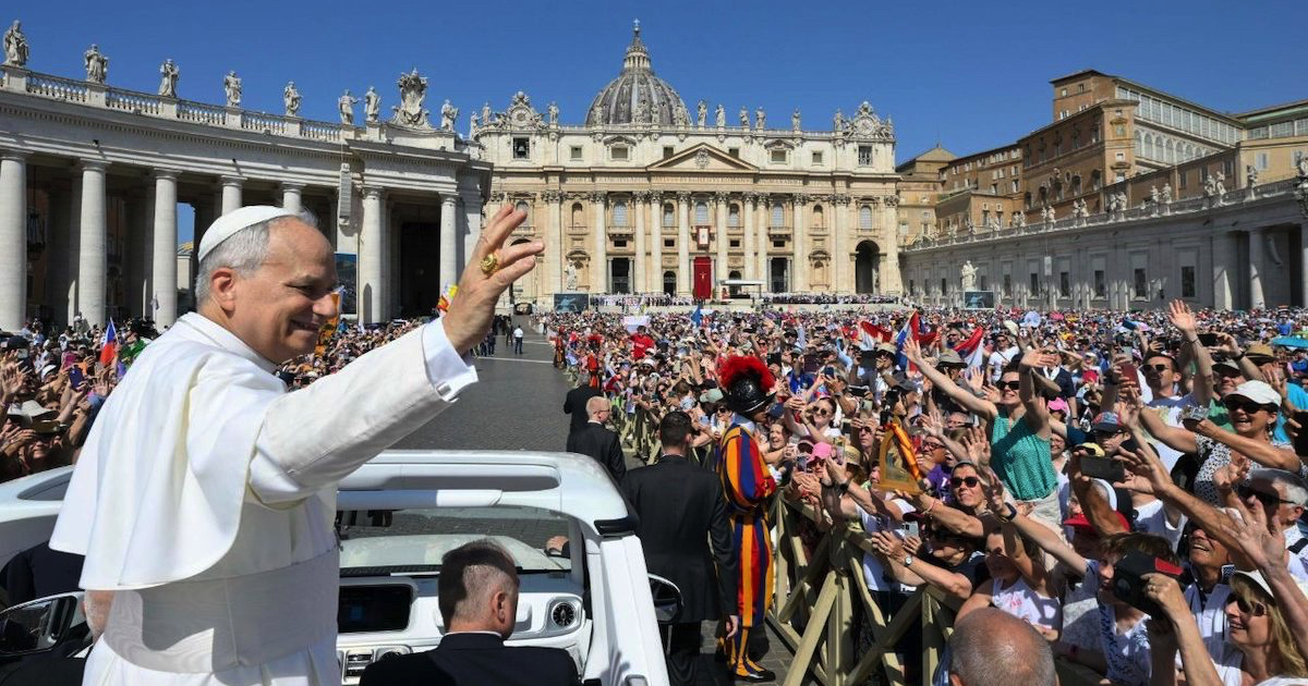 Leão XIV presidiu a Missa de Pentecostes perante membros de movimentos católicos dos cinco continentes. Foto © Vatican Media, via Agência Ecclesia