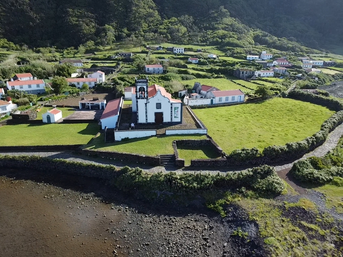 Caldeira de Santo Cristo, Ilha de São Jorge, Açores, Natureza, Campo, igreja