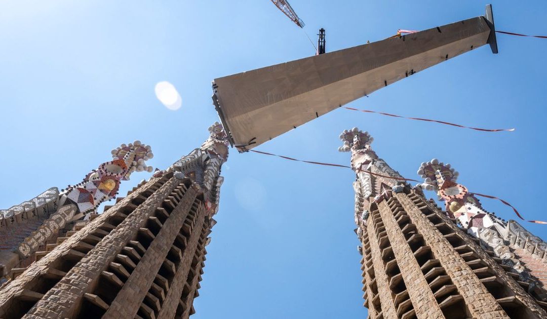 Já ganha forma aquela que será a cruz da mais alta torre de igreja do mundo