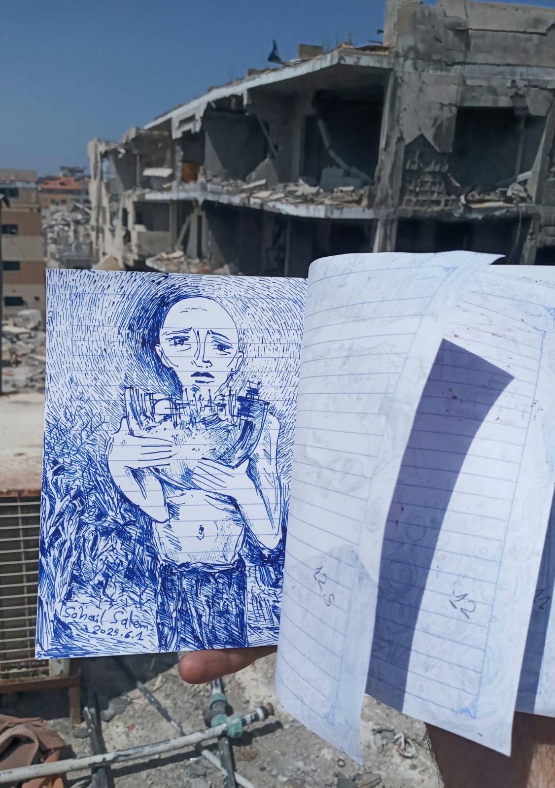 Alguns dos trabalhos de artistas palestinianos que têm suscitado interesse em várias cidades europeias e que estão agora expostos na Universidade do Minho, em Braga. Foto DR