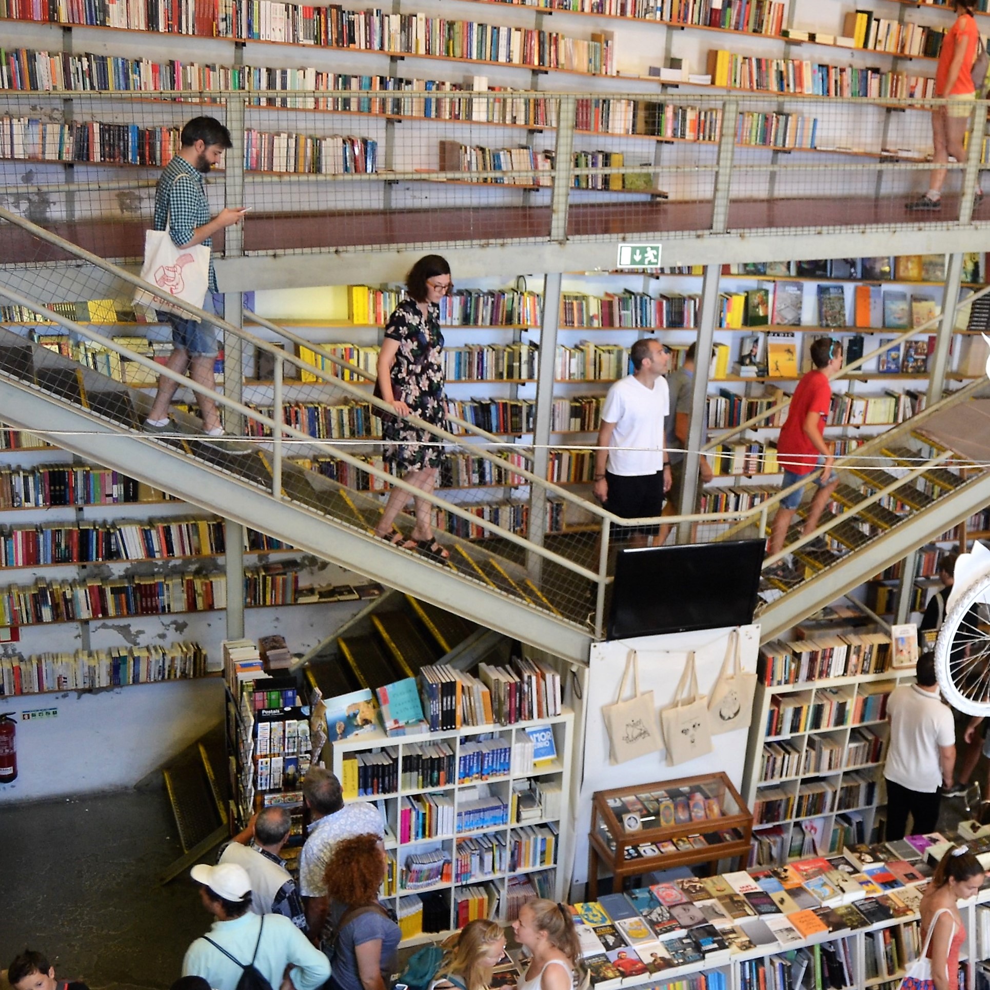 Fotografia: livraria Ler Devagar, LX Factory, Lisboa