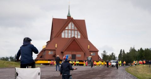 Igreja centenária "rebocada" para permitir expansão da maior mina subterrânea da Europa A igreja luterana de Kiruna, na Suécia, vai ser transportada para outro local. Foto Kiruna kommun