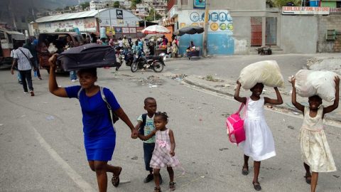 Haiti: “Um inferno na Terra” Famílias continuam a fugir das suas casas em Porto Príncipe devido à violência relacionada com gangues (imagem de arquivo). Foto © UNICEF/Ralph Tedy Erol