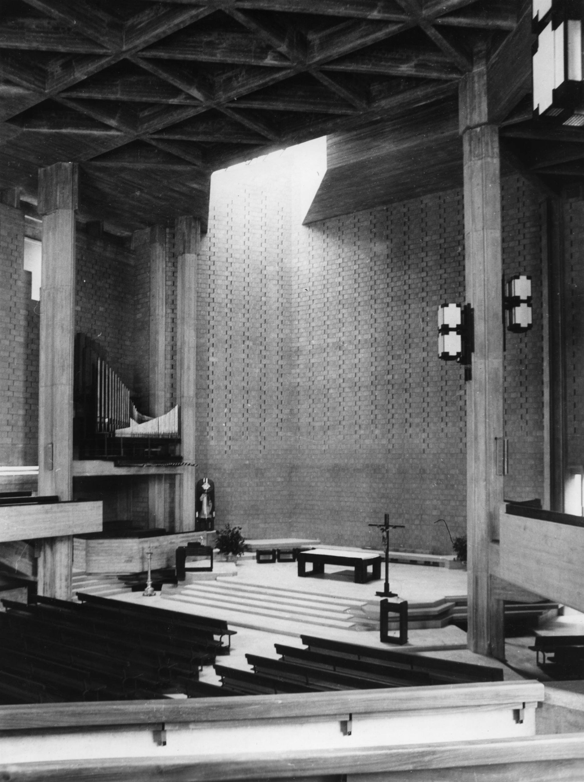 Igreja do Sagrado Coração de Jesus, em Lisboa, projeto de Nuno Teotónio Pereira e Nuno Portas. Foto © Direitos Reservados