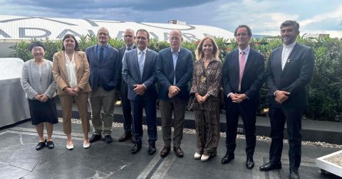 "Universidades católicas são cruciais para levar adiante a missão da Igreja", defende Isabel Capeloa Gil Isabel Capeloa Gil (terceira da dta.) com os restantes membros da direção da SACRU. Foto SACRU
