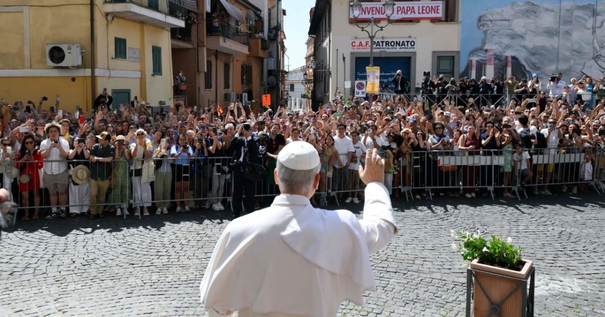 O Papa Leão XIV após a missa na Catedral de São Pancrácio, Albano, 20 julho 2025. Foto Vatican Media O Papa Leão XIV após a missa na Catedral de São Pancrácio, Albano, 20 julho 2025. Foto Vatican Media