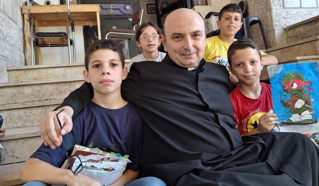 Padres e freiras “decidiram permanecer” em Gaza e “continuar a cuidar de todos”