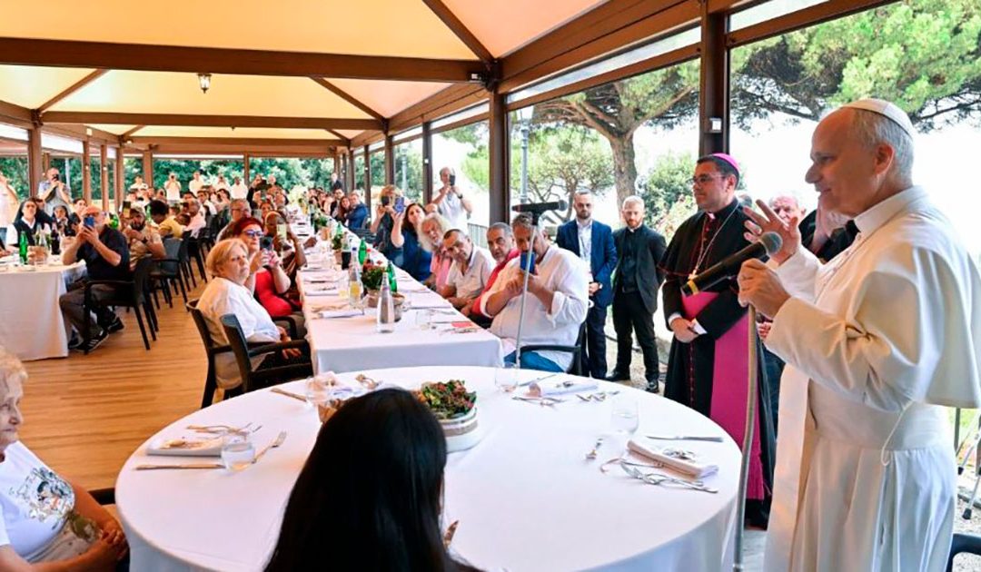 Papa almoça com os pobres no Borgo Laudato si