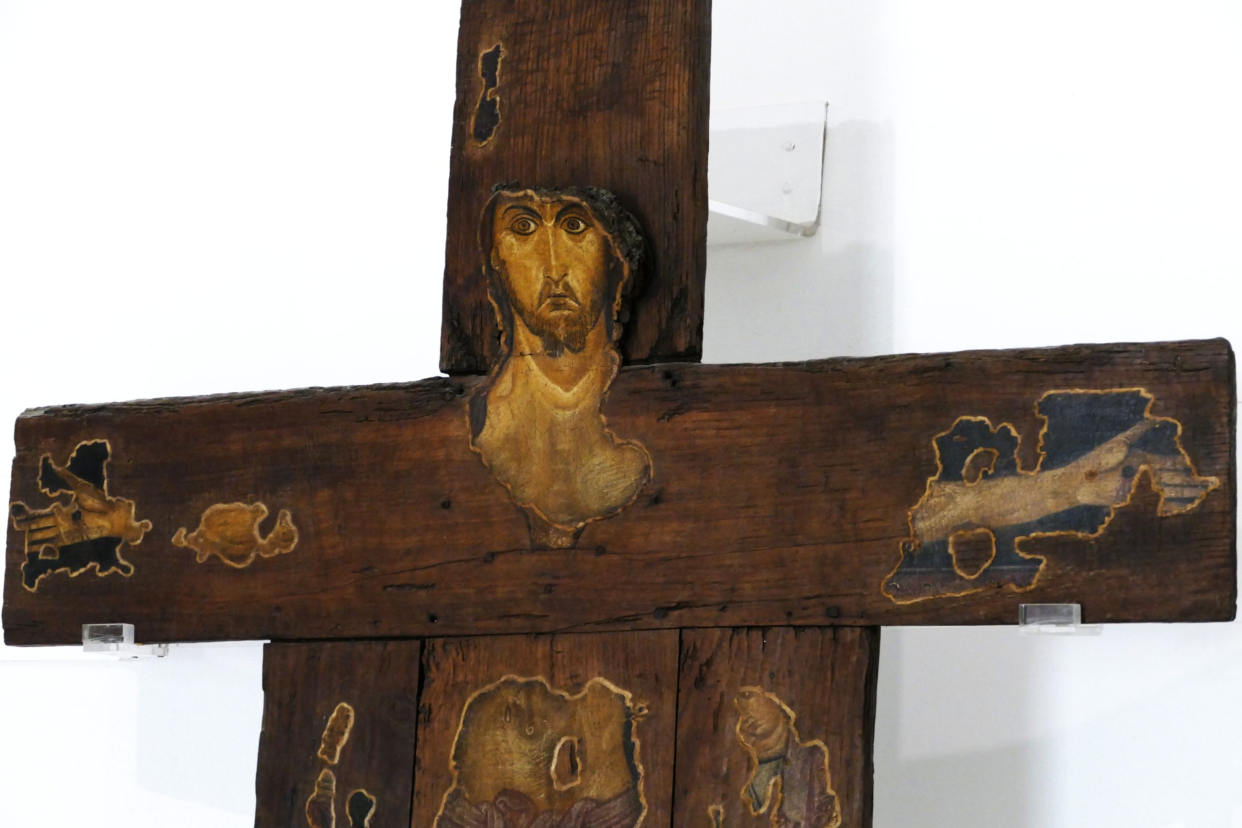 Ele mostrou-nos este caminho da humildade © fotografia (Crucifixo de Pietro Barliario (séc.XII). Museu do Duomo de Salerno: Joaquim Félix