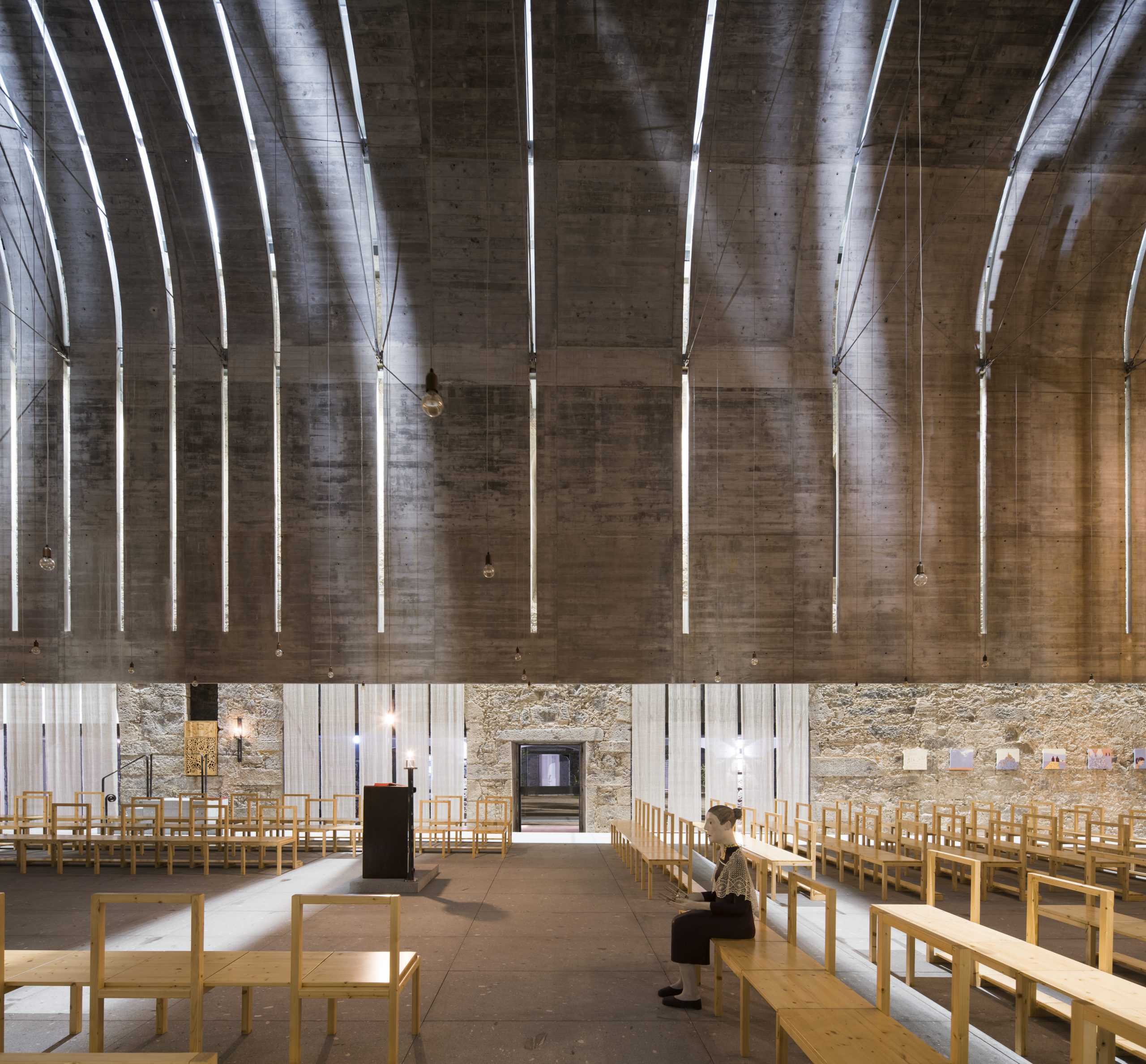 Nossa Senhora da Humildade, obra do escultor Asbjørn Andresen, na Capela da Imaculada, Braga © fotografia: Nelson Garrido