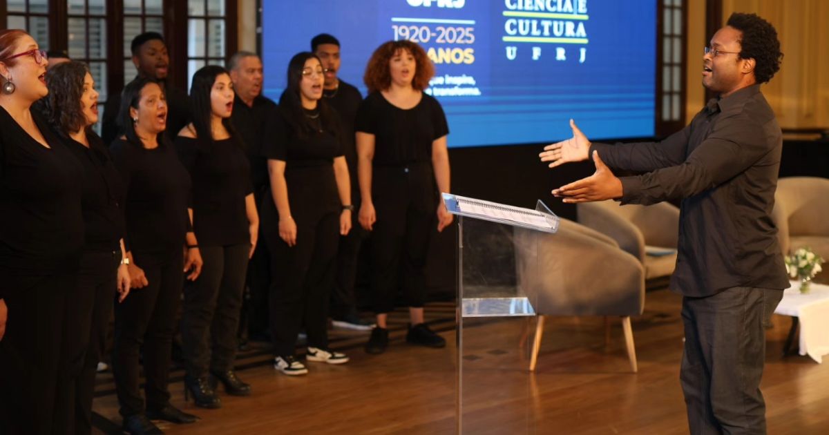 Grupo Brasil Ensemble UFRJ, executando trechos da ópera moçambicana “O Grito de Mueda” no Fórum de Ciência e Cultura no Rio de Janeiro. Foto Fernando Souza