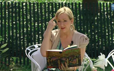 J.K. Rowling, autora de Harry Potter, sente desde há muito “um vácuo em forma de Deus”
