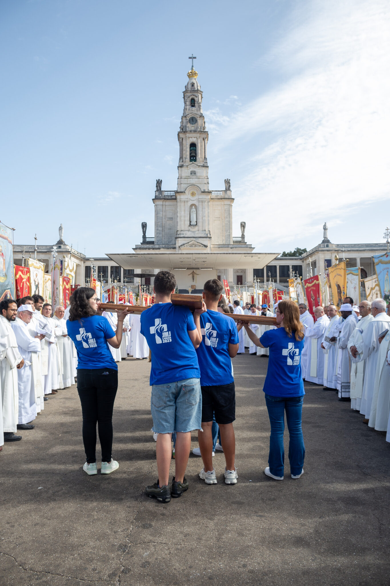 Jovens na Missa da Peregrinação Jubilar da diocese do Porto ao Santuário de Fátima. Foto Voz Portucalense