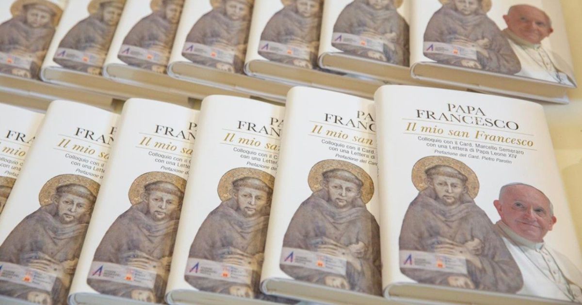 Livro póstumo do Papa Francisco, O meu são Francisco. Foto Vatican Media