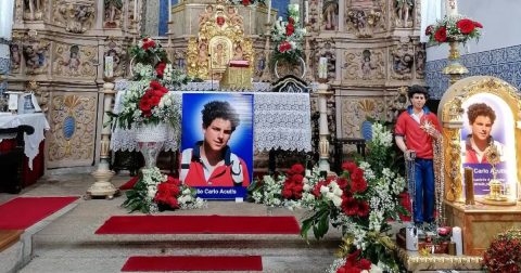 Paróquia de Duas Igrejas, Vila Verde, com o seu altar relicário de Carlo Acutis