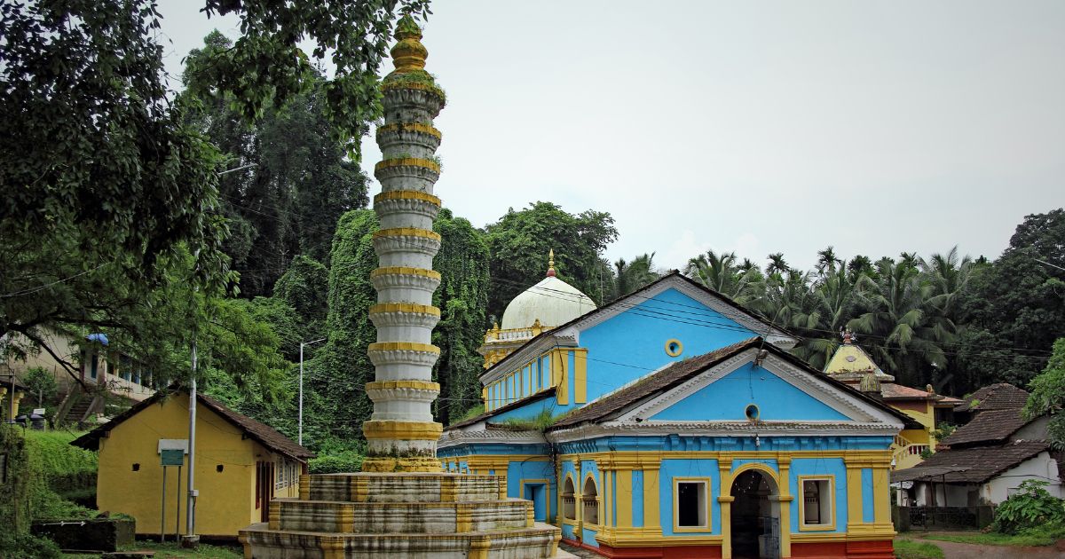 ri Saptakoteshwar Temple in Goa Foto Natbits