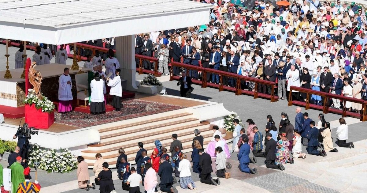 Papa instituiu novos catequistas de 16 países, no Jubileu dos Catequistas, na celebração na Praça de São Pedro. Foto © Vatican Media, via Agência Ecclesia